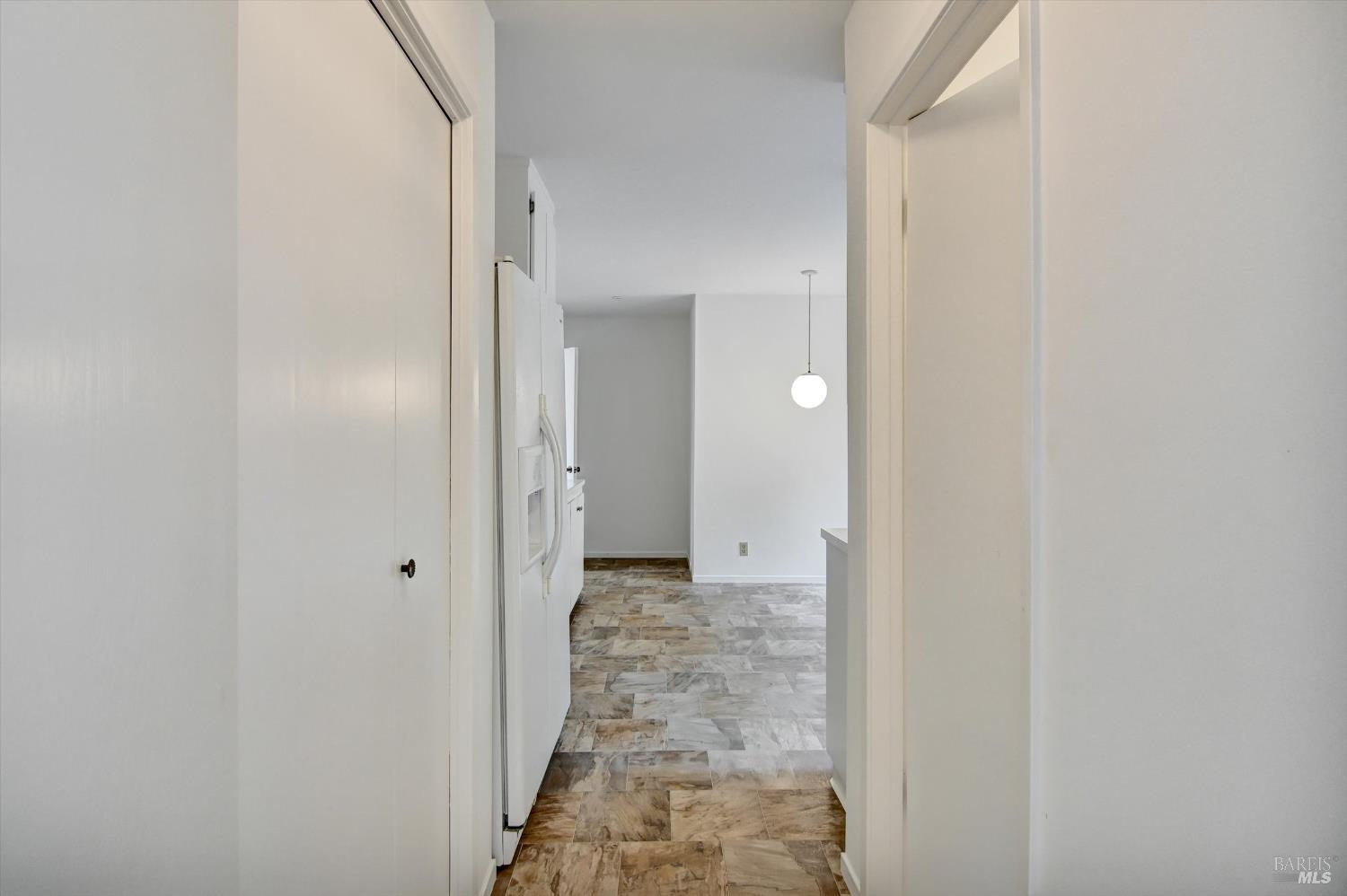 Detail Gallery Image 29 of 50 For 38 Dutch Valley Ln, San Anselmo,  CA 94960 - 4 Beds | 3 Baths