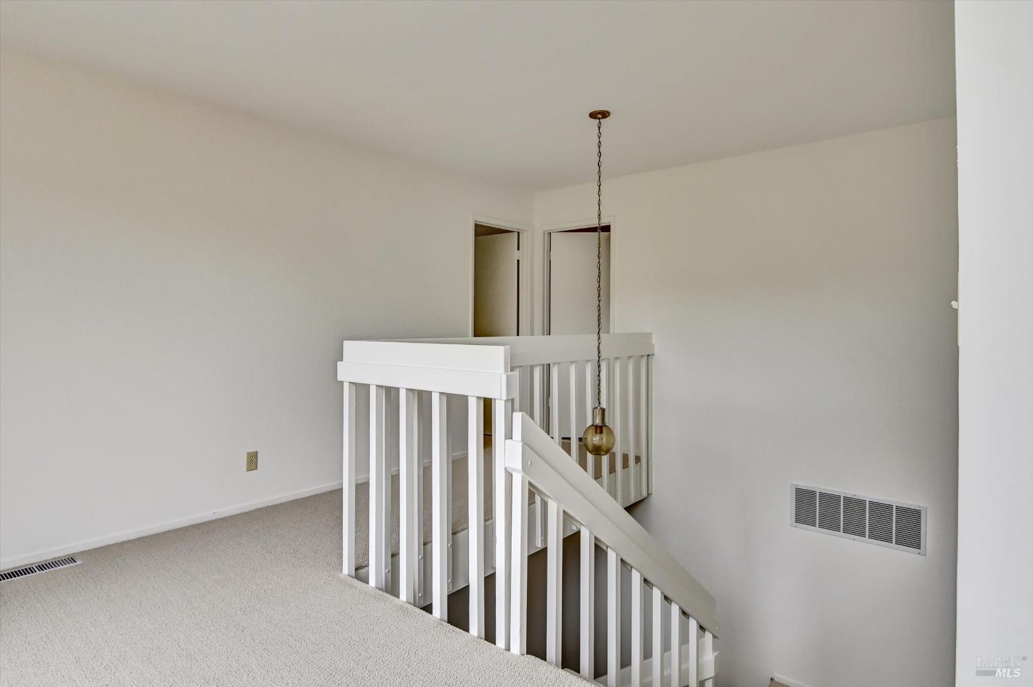 Detail Gallery Image 18 of 50 For 38 Dutch Valley Ln, San Anselmo,  CA 94960 - 4 Beds | 3 Baths