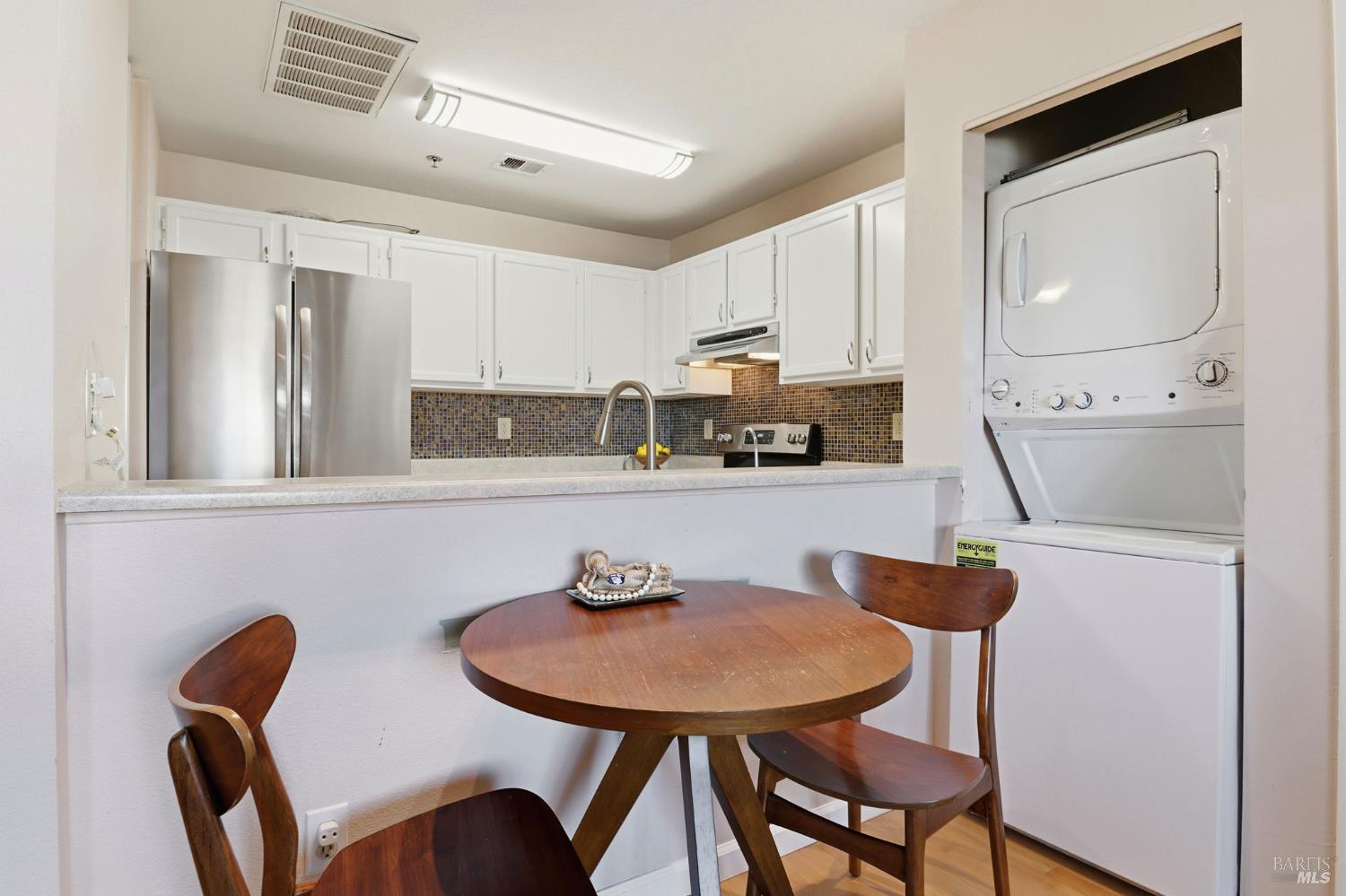 Detail Gallery Image 8 of 29 For 240 Seagull Row, Novato,  CA 94945 - 1 Beds | 1 Baths