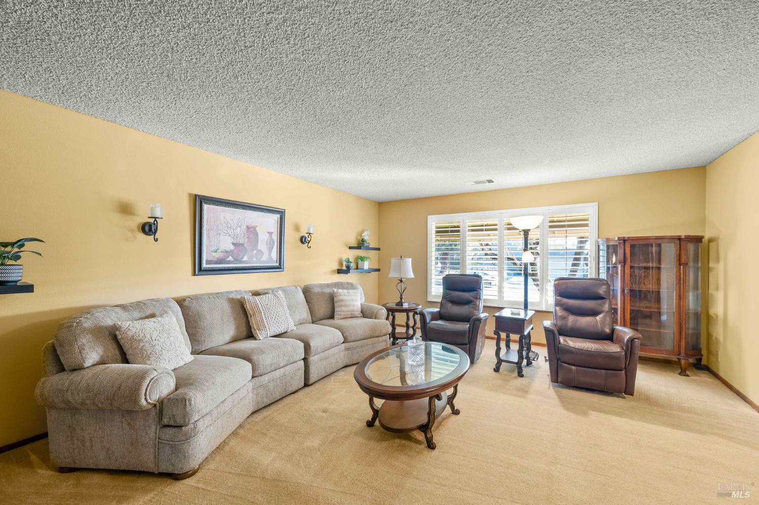 Detail Gallery Image 14 of 47 For 2222 Madrone Dr, Fairfield,  CA 94534 - 4 Beds | 3 Baths