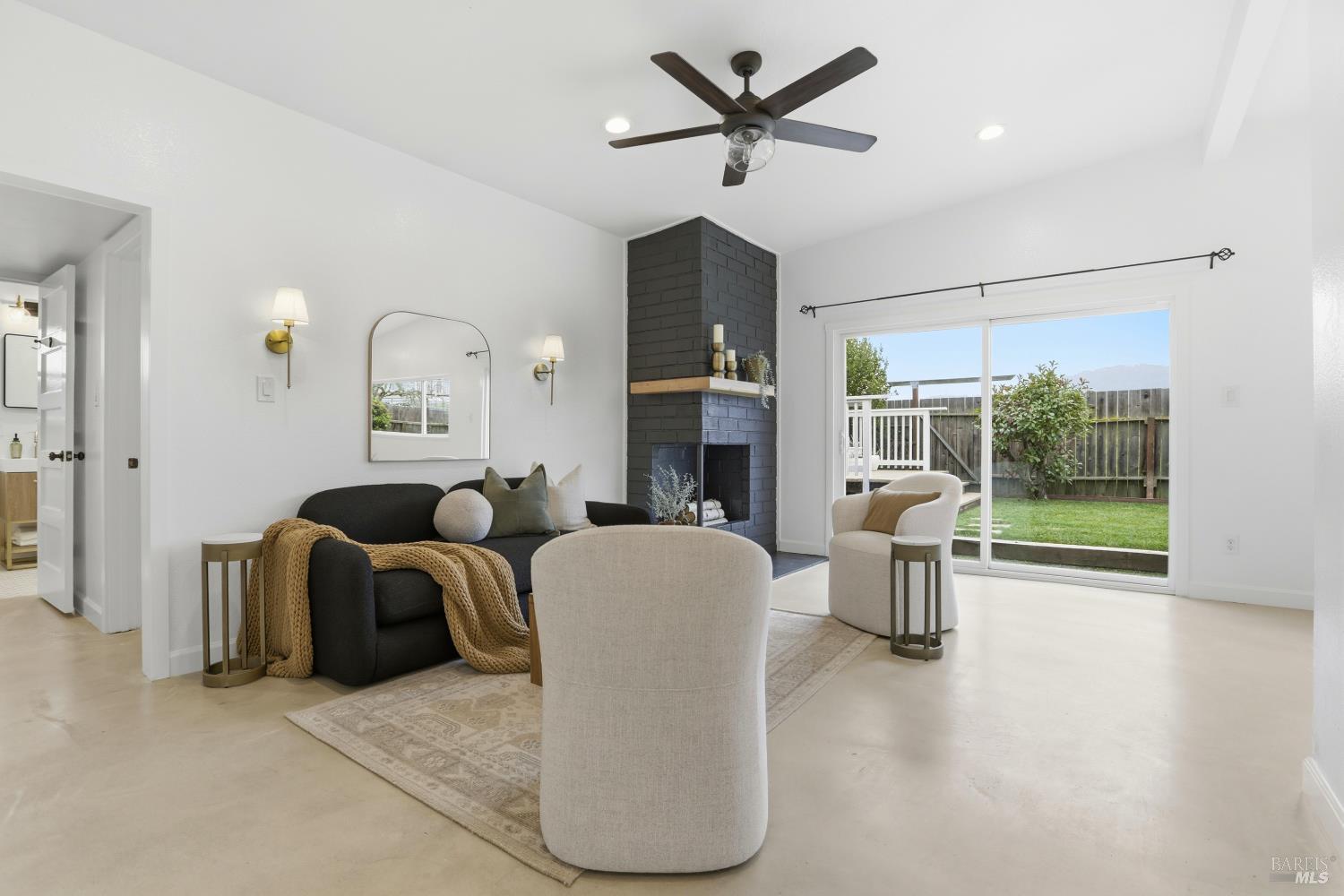 Detail Gallery Image 6 of 45 For 868 Rincon Way, San Rafael,  CA 94903 - 3 Beds | 2 Baths