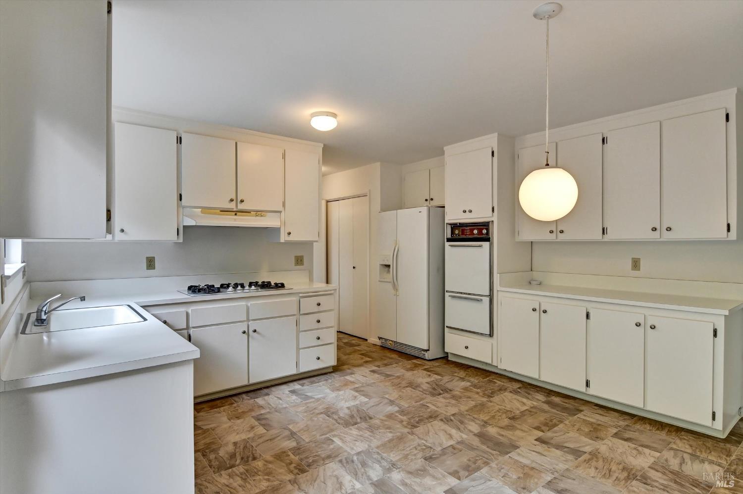 Detail Gallery Image 33 of 50 For 38 Dutch Valley Ln, San Anselmo,  CA 94960 - 4 Beds | 3 Baths