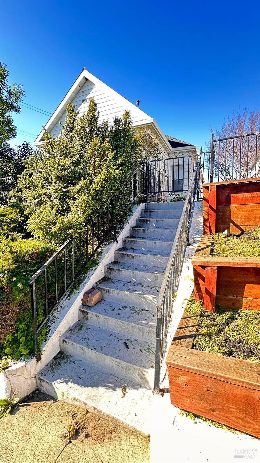 Detail Gallery Image 7 of 14 For 517 Branciforte St, Vallejo,  CA 94590 - 2 Beds | 1 Baths