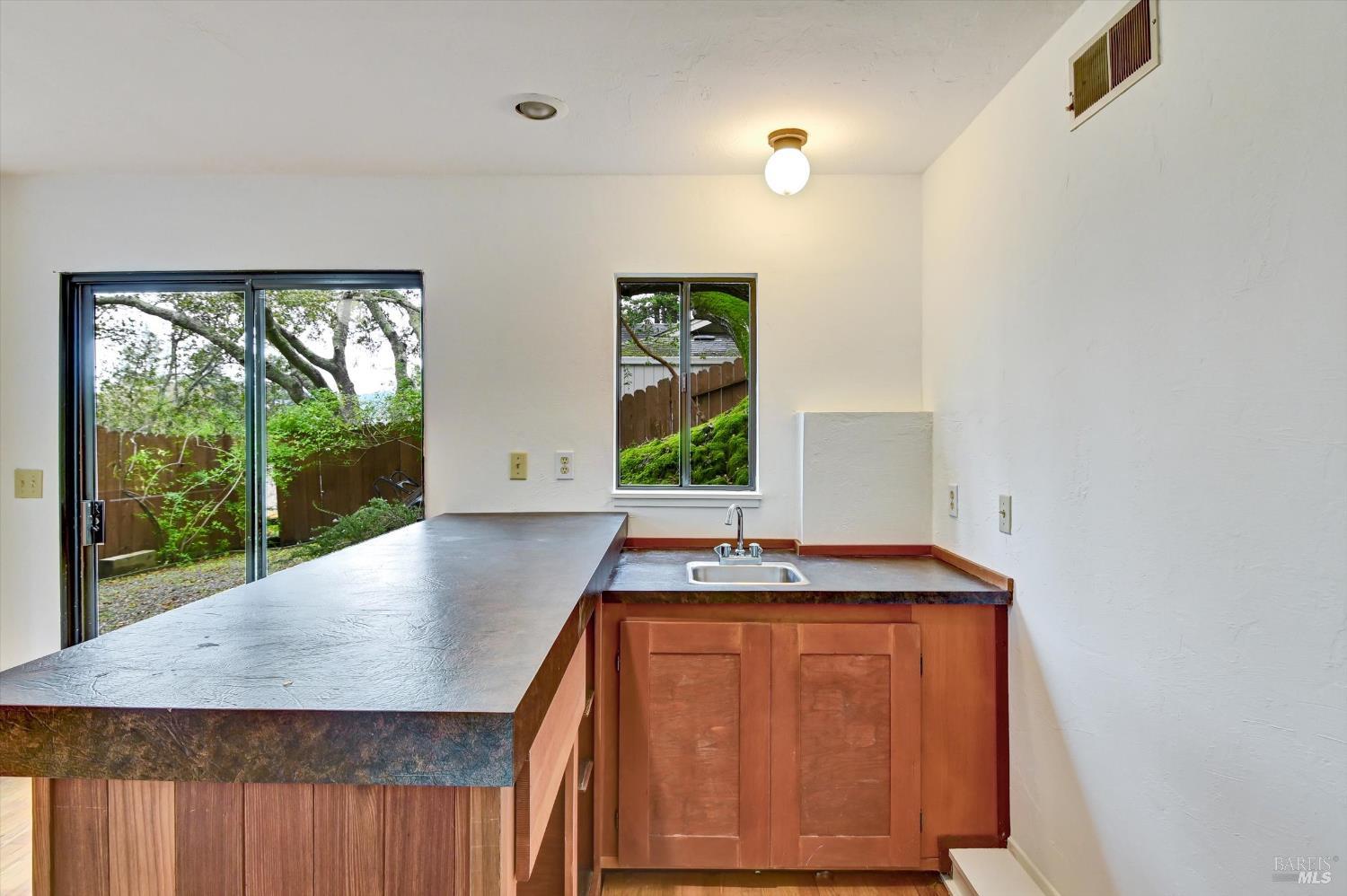 Detail Gallery Image 14 of 50 For 38 Dutch Valley Ln, San Anselmo,  CA 94960 - 4 Beds | 3 Baths