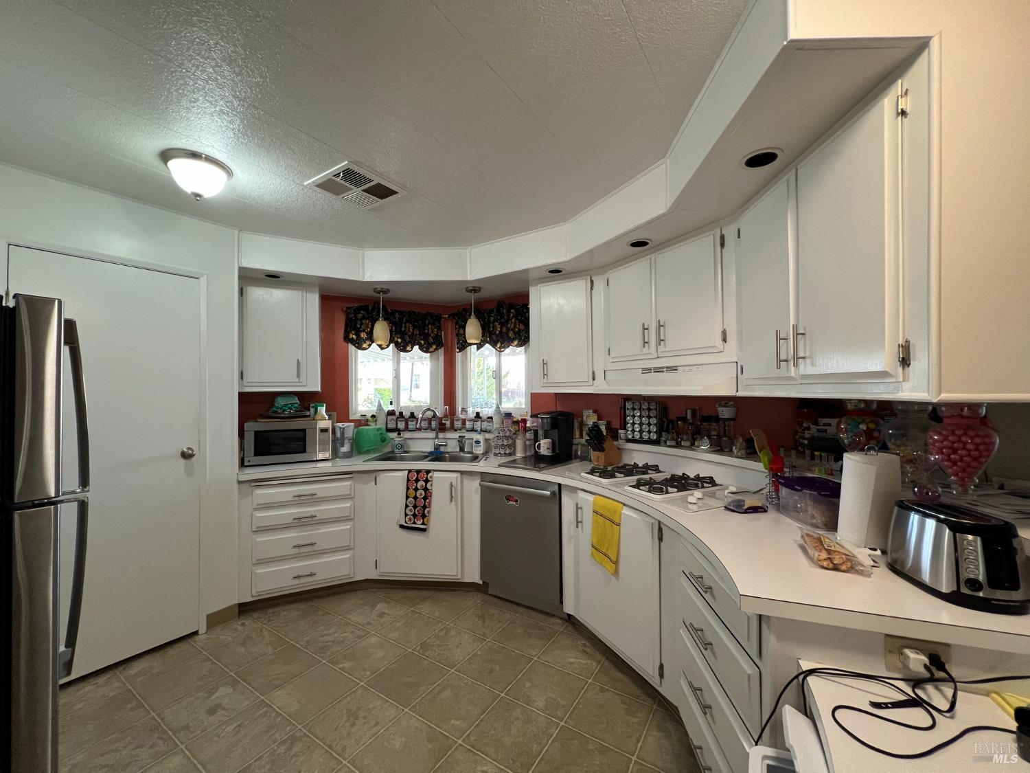 Detail Gallery Image 10 of 55 For 161 Bear Flag Rd, Sonoma,  CA 95476 - 2 Beds | 2 Baths