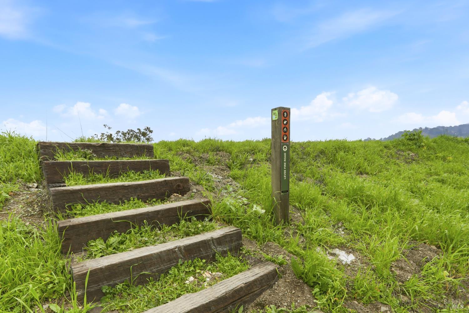 Detail Gallery Image 45 of 45 For 868 Rincon Way, San Rafael,  CA 94903 - 3 Beds | 2 Baths