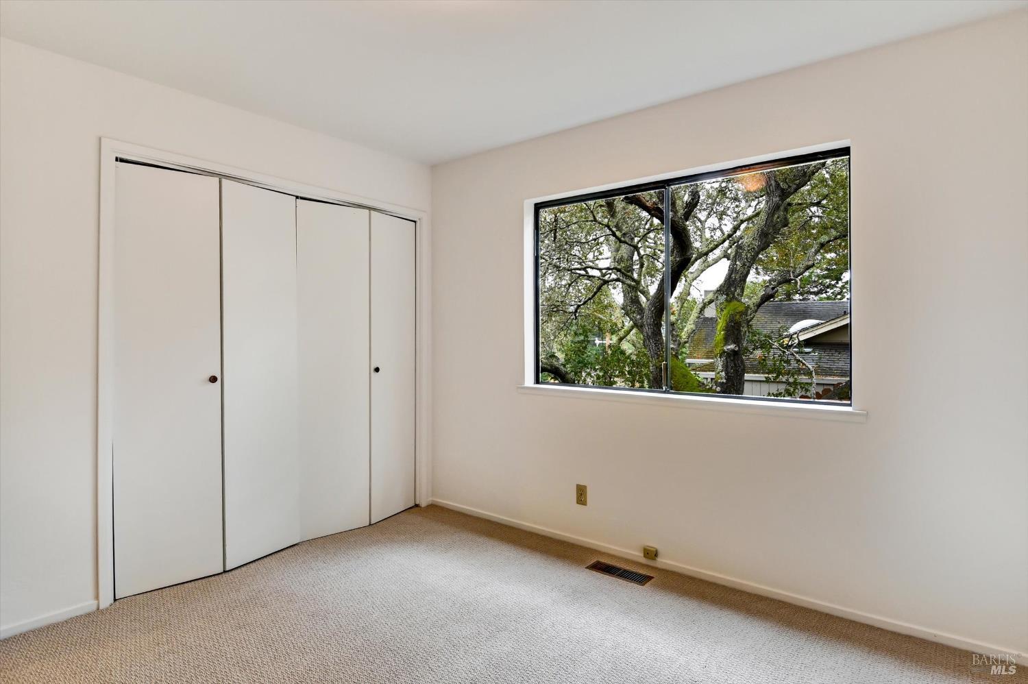 Detail Gallery Image 43 of 50 For 38 Dutch Valley Ln, San Anselmo,  CA 94960 - 4 Beds | 3 Baths