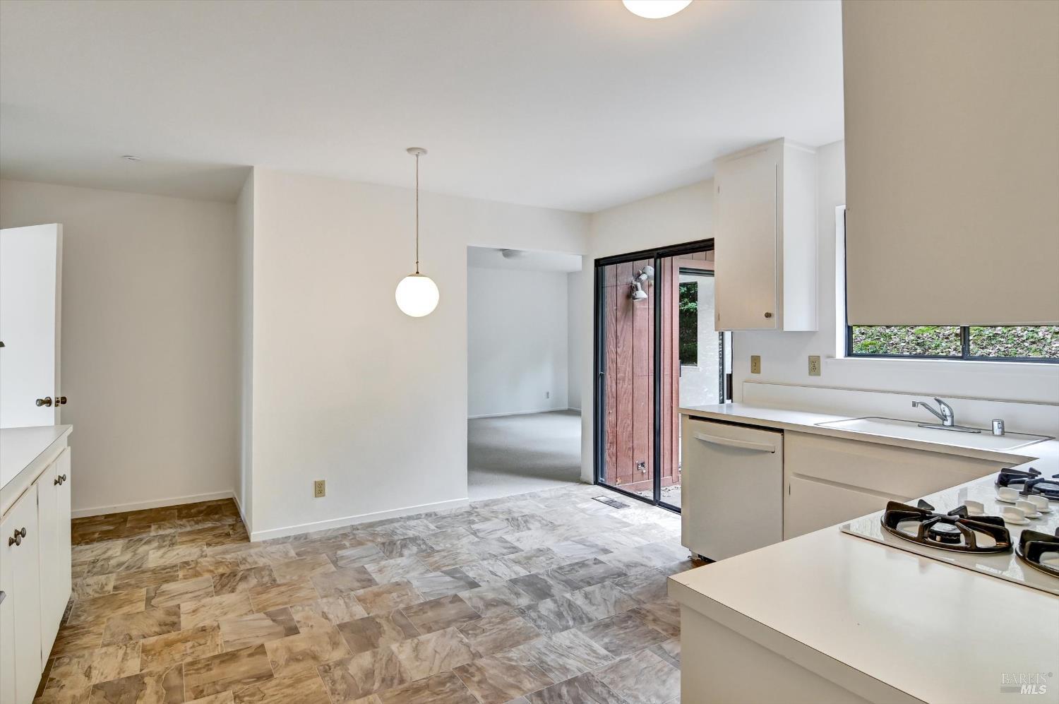 Detail Gallery Image 31 of 50 For 38 Dutch Valley Ln, San Anselmo,  CA 94960 - 4 Beds | 3 Baths