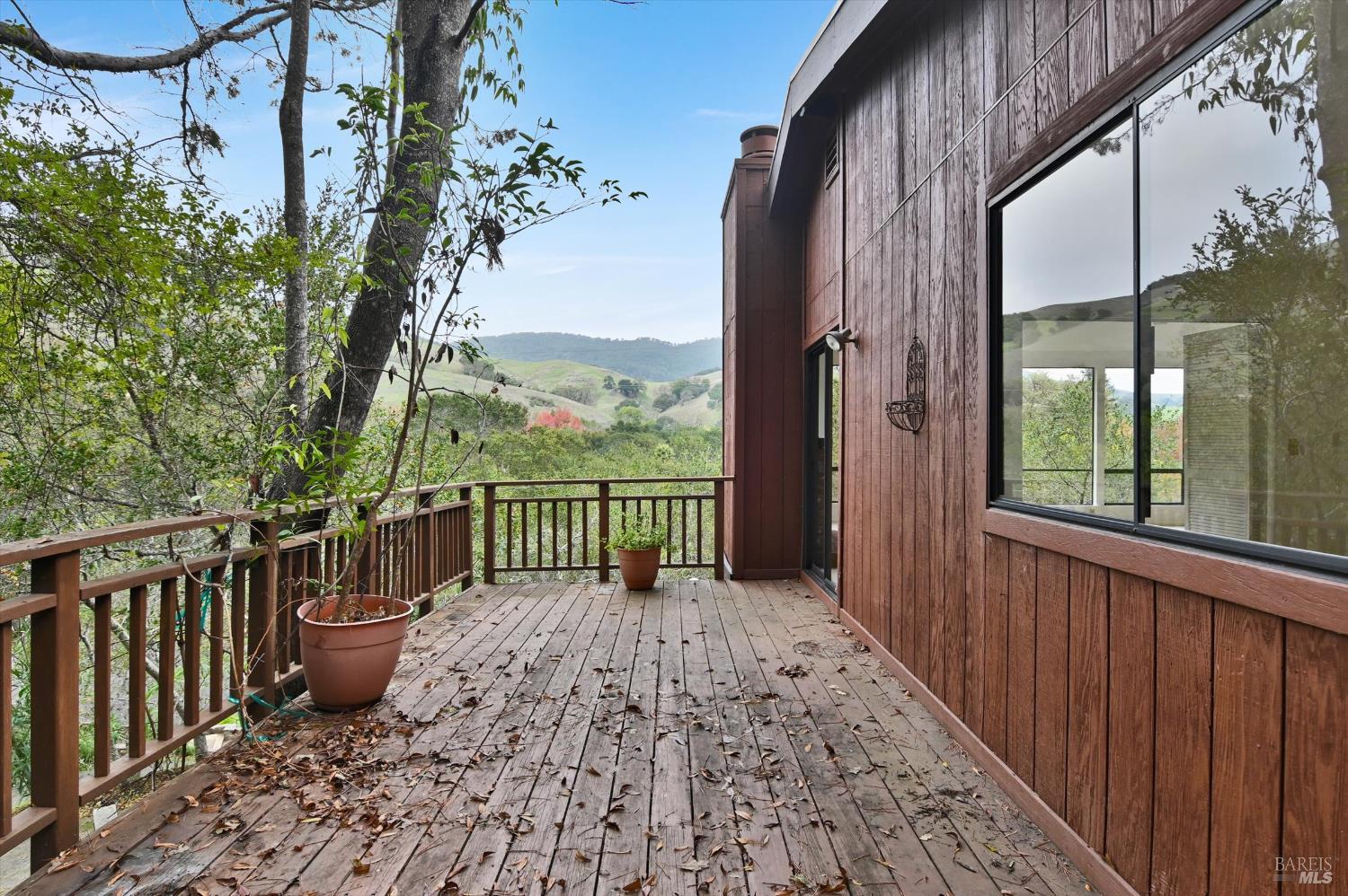 Detail Gallery Image 28 of 50 For 38 Dutch Valley Ln, San Anselmo,  CA 94960 - 4 Beds | 3 Baths