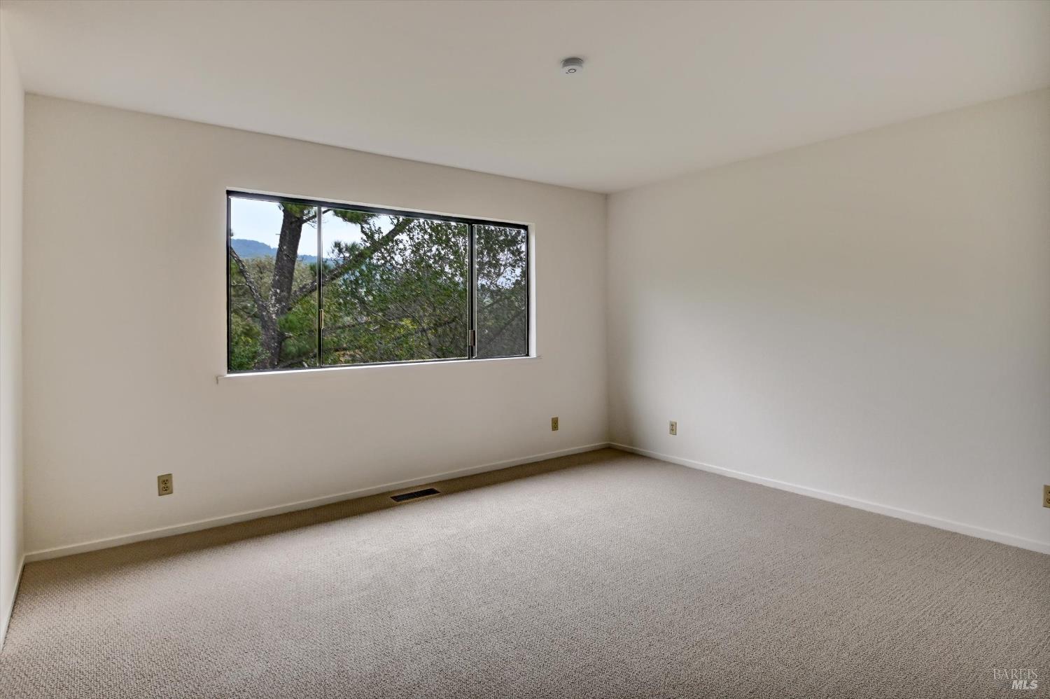 Detail Gallery Image 39 of 50 For 38 Dutch Valley Ln, San Anselmo,  CA 94960 - 4 Beds | 3 Baths