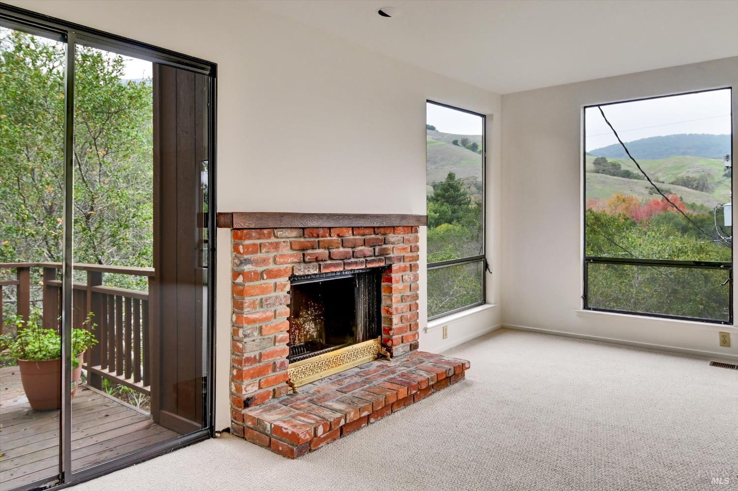 Detail Gallery Image 24 of 50 For 38 Dutch Valley Ln, San Anselmo,  CA 94960 - 4 Beds | 3 Baths