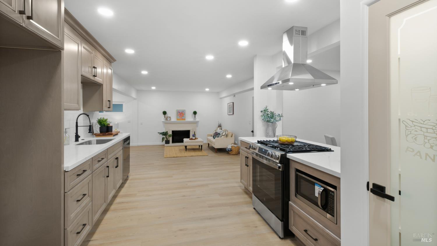 Detail Gallery Image 19 of 50 For 459 Meadowview Dr, Vacaville,  CA 95688 - 5 Beds | 3 Baths