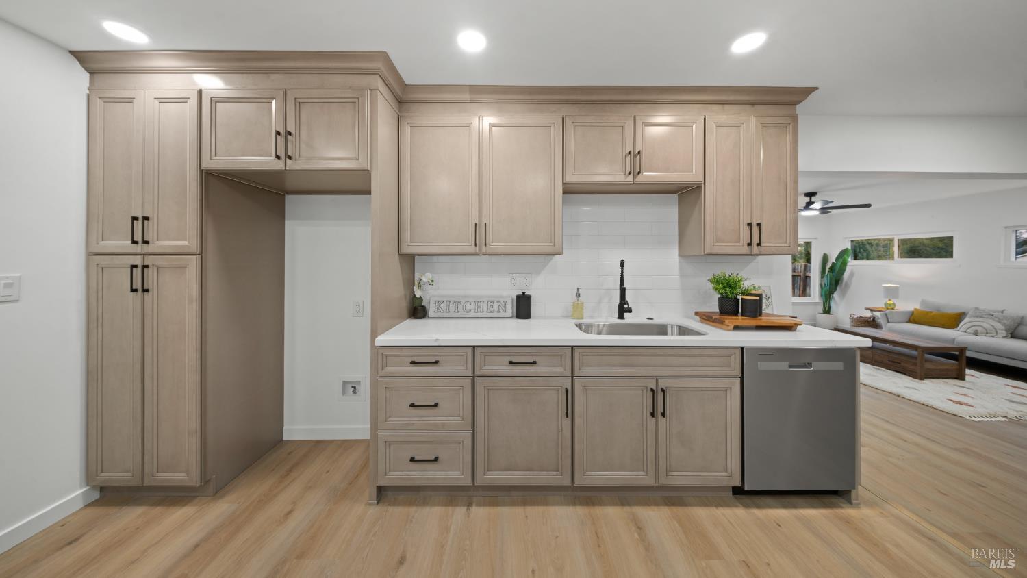 Detail Gallery Image 24 of 50 For 459 Meadowview Dr, Vacaville,  CA 95688 - 5 Beds | 3 Baths