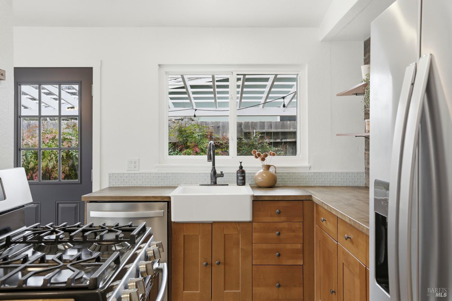 Detail Gallery Image 13 of 45 For 868 Rincon Way, San Rafael,  CA 94903 - 3 Beds | 2 Baths