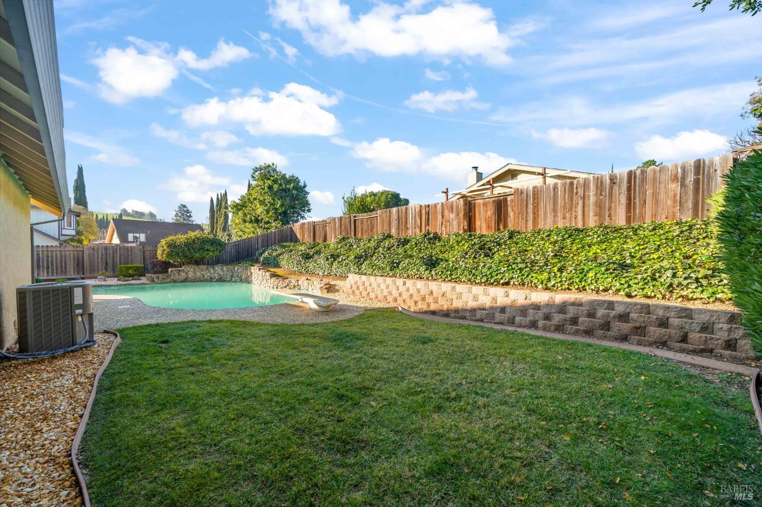 Detail Gallery Image 39 of 47 For 2222 Madrone Dr, Fairfield,  CA 94534 - 4 Beds | 3 Baths