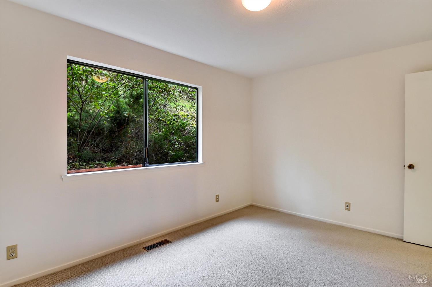 Detail Gallery Image 48 of 50 For 38 Dutch Valley Ln, San Anselmo,  CA 94960 - 4 Beds | 3 Baths