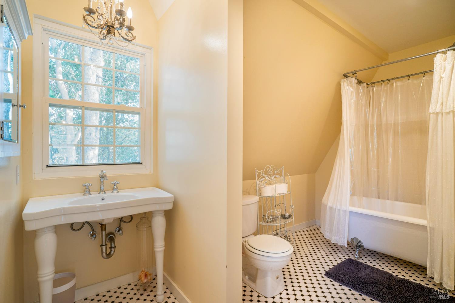 Detail Gallery Image 38 of 47 For 1846 Indian Valley Rd, Novato,  CA 94947 - 3 Beds | 2 Baths