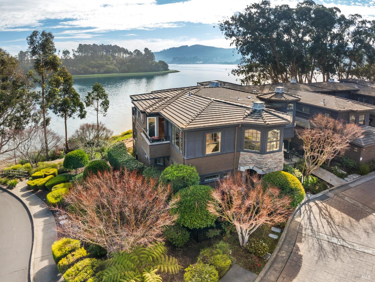 Detail Gallery Image 31 of 32 For 87 De Silva Island Dr, Mill Valley,  CA 94941 - 3 Beds | 2/1 Baths