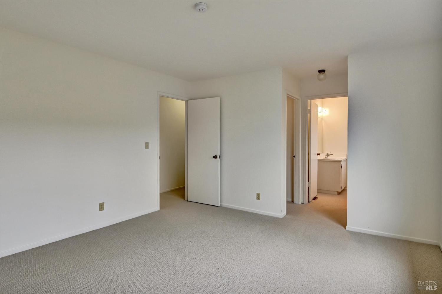 Detail Gallery Image 40 of 50 For 38 Dutch Valley Ln, San Anselmo,  CA 94960 - 4 Beds | 3 Baths