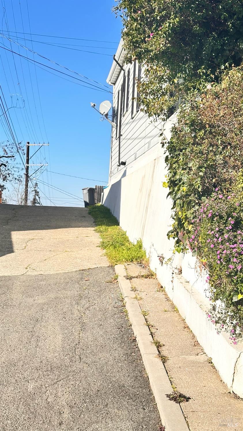 Detail Gallery Image 4 of 14 For 517 Branciforte St, Vallejo,  CA 94590 - 2 Beds | 1 Baths