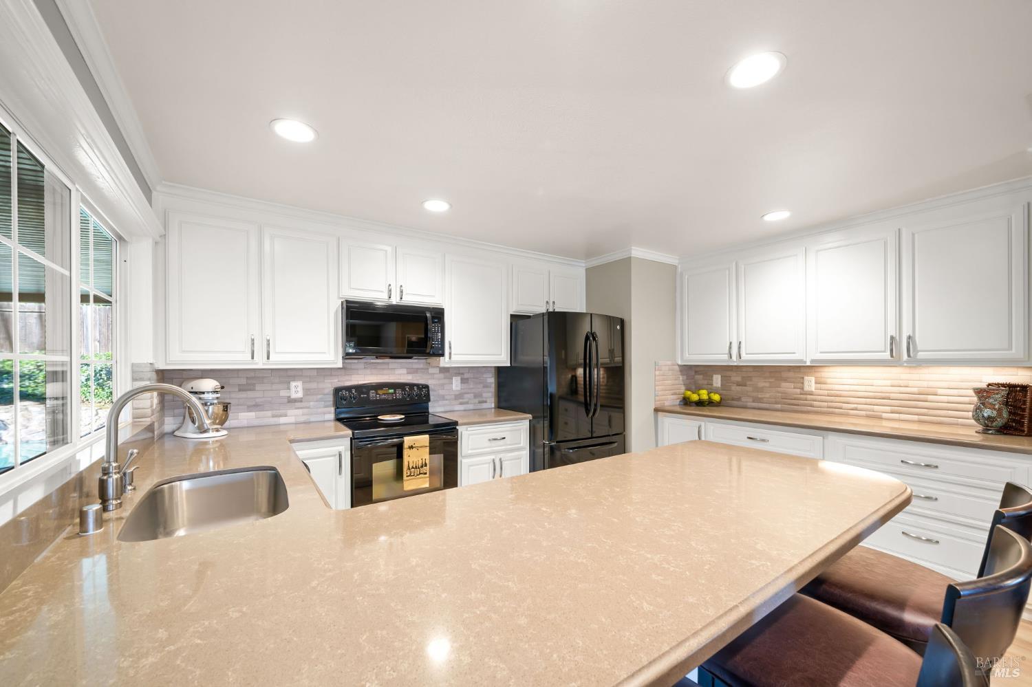 Detail Gallery Image 10 of 47 For 2222 Madrone Dr, Fairfield,  CA 94534 - 4 Beds | 3 Baths