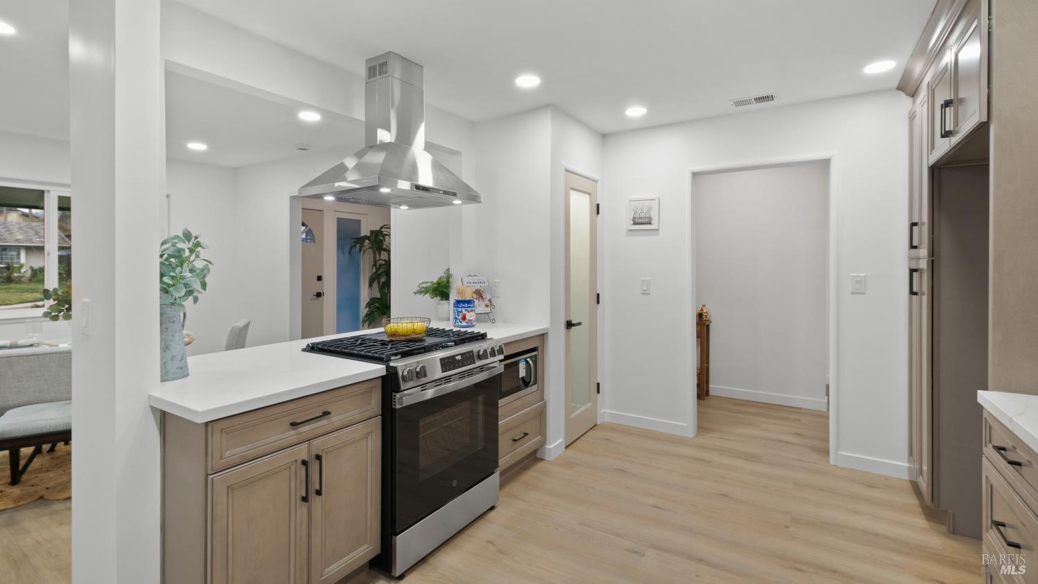 Detail Gallery Image 14 of 50 For 459 Meadowview Dr, Vacaville,  CA 95688 - 5 Beds | 3 Baths