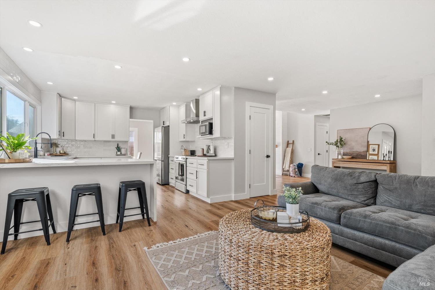 Detail Gallery Image 30 of 40 For 4472 Hollingsworth Cir, Rohnert Park,  CA 94928 - 3 Beds | 2 Baths