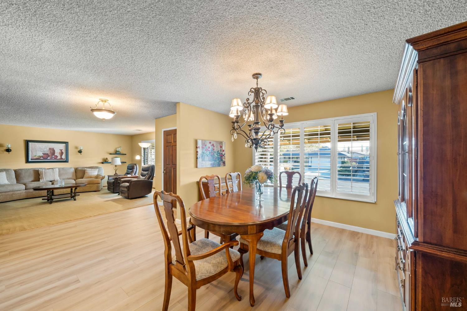 Detail Gallery Image 11 of 47 For 2222 Madrone Dr, Fairfield,  CA 94534 - 4 Beds | 3 Baths