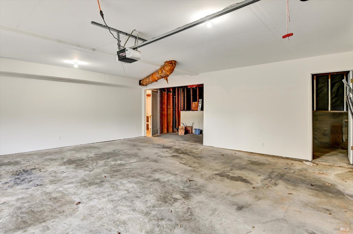 Detail Gallery Image 8 of 50 For 38 Dutch Valley Ln, San Anselmo,  CA 94960 - 4 Beds | 3 Baths