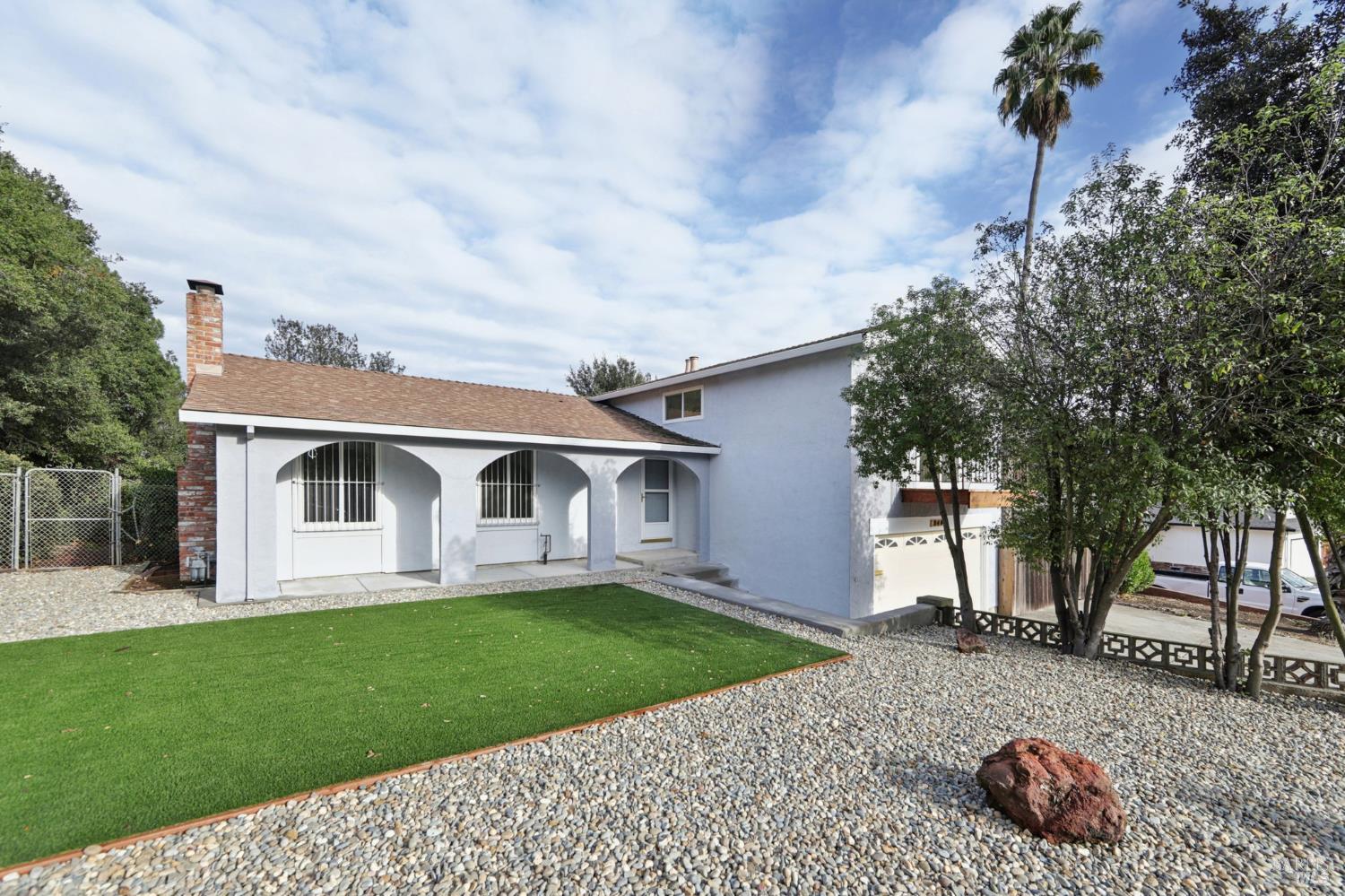 Detail Gallery Image 2 of 43 For 240 Parkview Ter, Vallejo,  CA 94589 - 3 Beds | 2/1 Baths