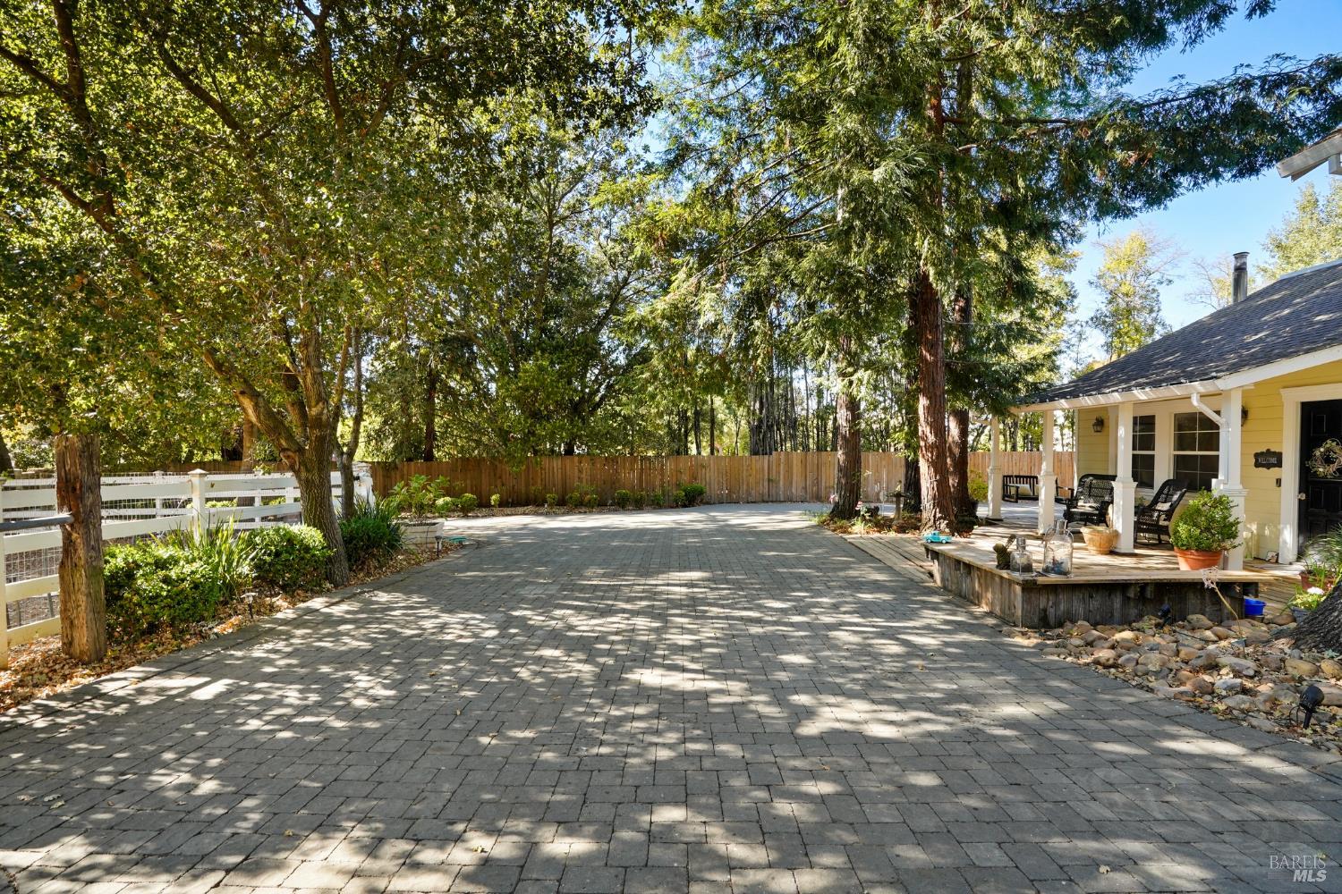 Detail Gallery Image 8 of 47 For 1846 Indian Valley Rd, Novato,  CA 94947 - 3 Beds | 2 Baths