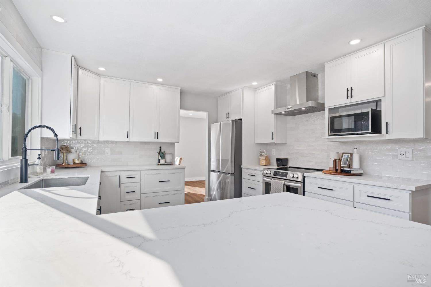 Detail Gallery Image 5 of 40 For 4472 Hollingsworth Cir, Rohnert Park,  CA 94928 - 3 Beds | 2 Baths