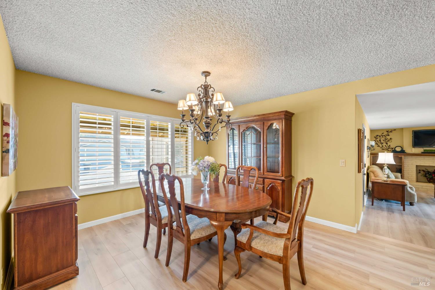 Detail Gallery Image 13 of 47 For 2222 Madrone Dr, Fairfield,  CA 94534 - 4 Beds | 3 Baths