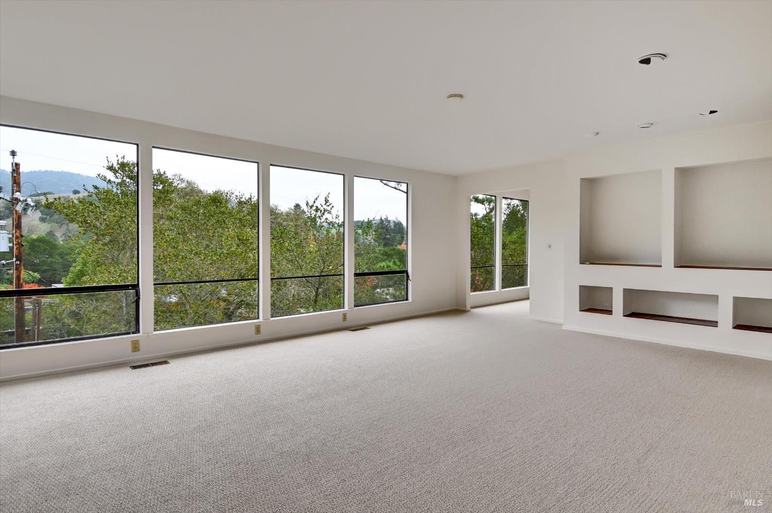 Detail Gallery Image 21 of 50 For 38 Dutch Valley Ln, San Anselmo,  CA 94960 - 4 Beds | 3 Baths