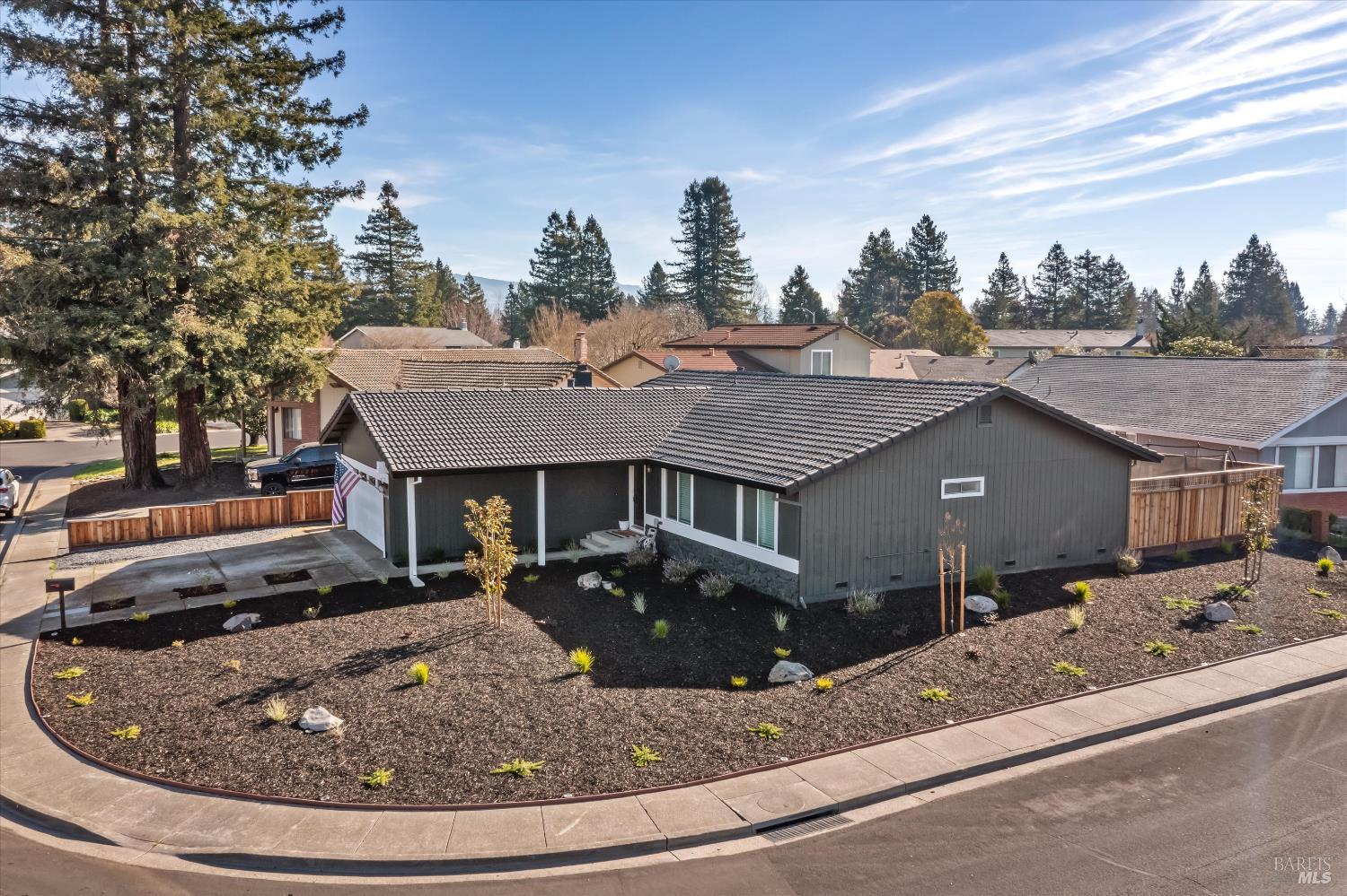 Detail Gallery Image 11 of 40 For 4472 Hollingsworth Cir, Rohnert Park,  CA 94928 - 3 Beds | 2 Baths