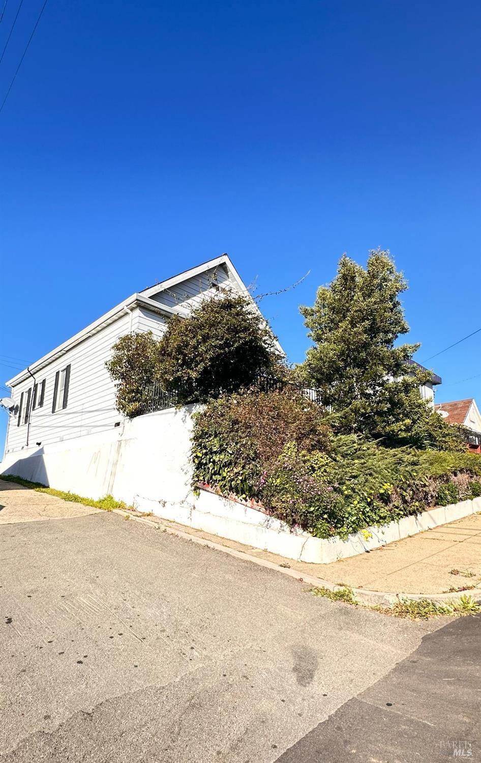 Detail Gallery Image 3 of 14 For 517 Branciforte St, Vallejo,  CA 94590 - 2 Beds | 1 Baths