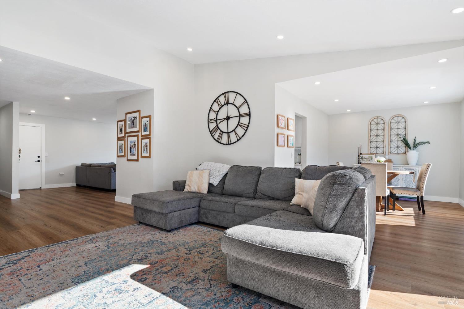 Detail Gallery Image 8 of 40 For 4472 Hollingsworth Cir, Rohnert Park,  CA 94928 - 3 Beds | 2 Baths