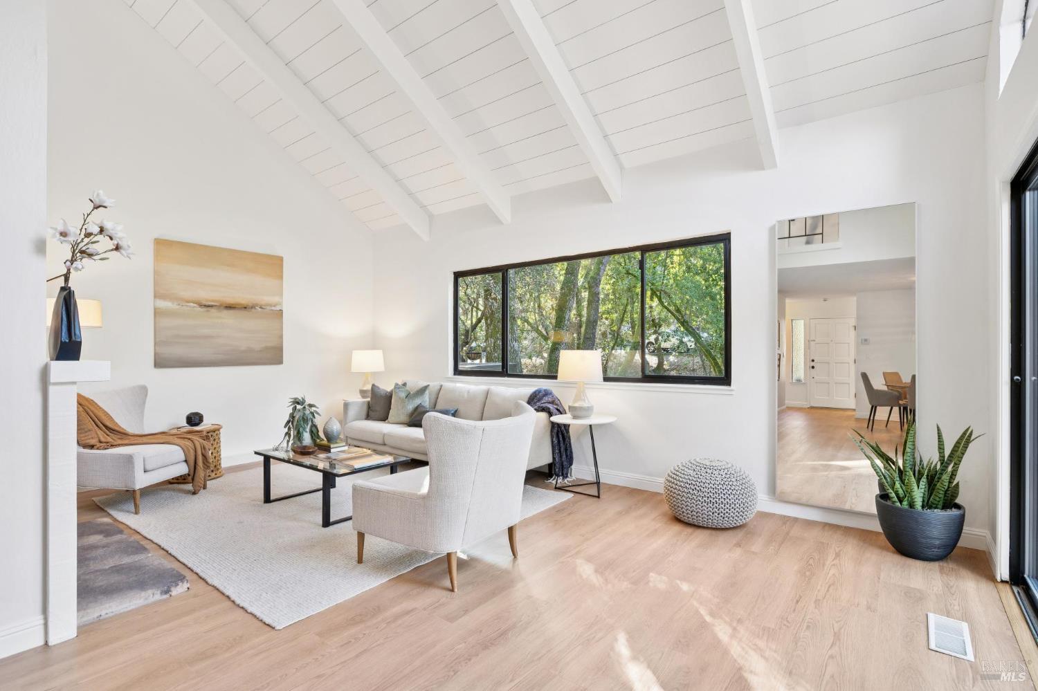 Detail Gallery Image 4 of 61 For 803 Indian Way, Novato,  CA 94949 - 3 Beds | 2 Baths