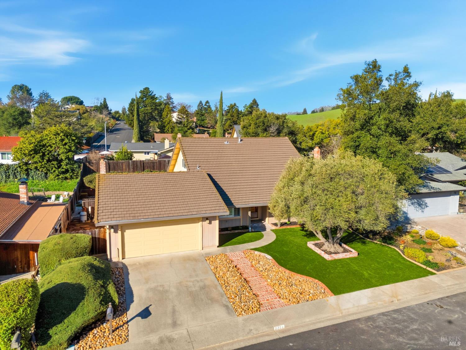 Detail Gallery Image 2 of 47 For 2222 Madrone Dr, Fairfield,  CA 94534 - 4 Beds | 3 Baths