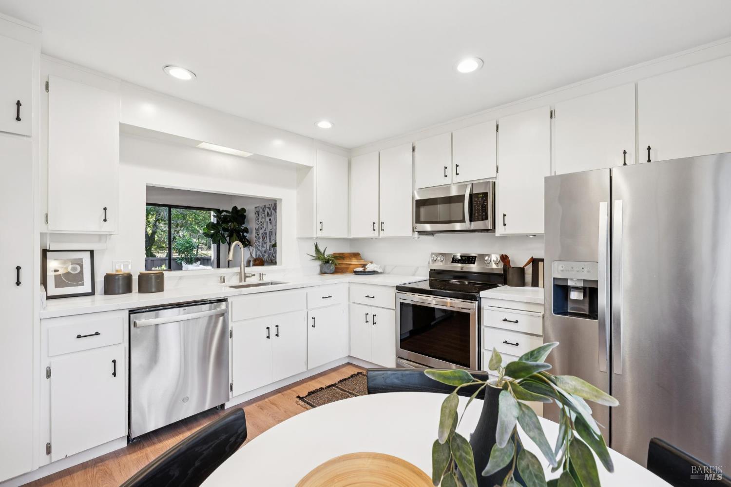 Detail Gallery Image 25 of 61 For 803 Indian Way, Novato,  CA 94949 - 3 Beds | 2 Baths