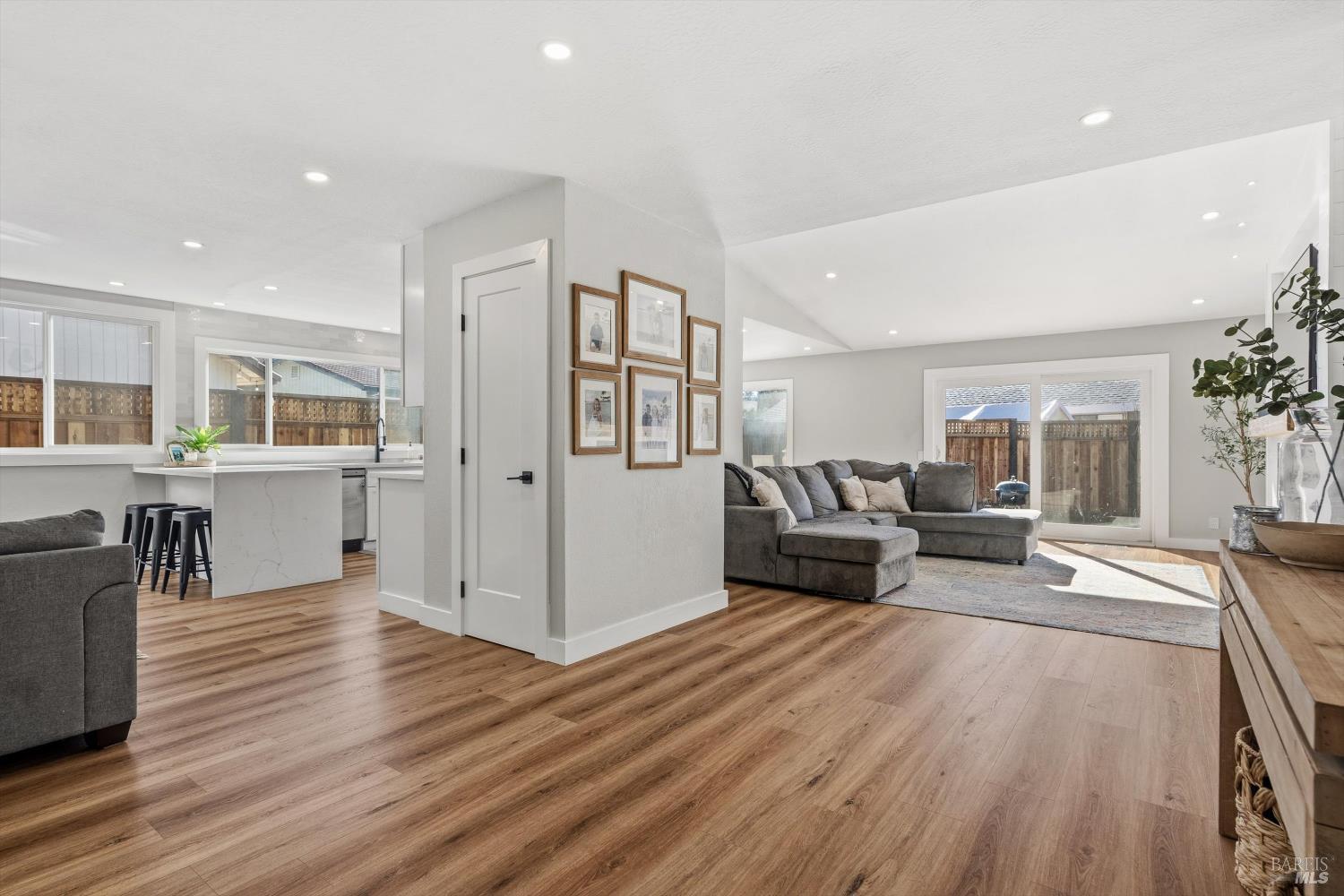 Detail Gallery Image 3 of 40 For 4472 Hollingsworth Cir, Rohnert Park,  CA 94928 - 3 Beds | 2 Baths