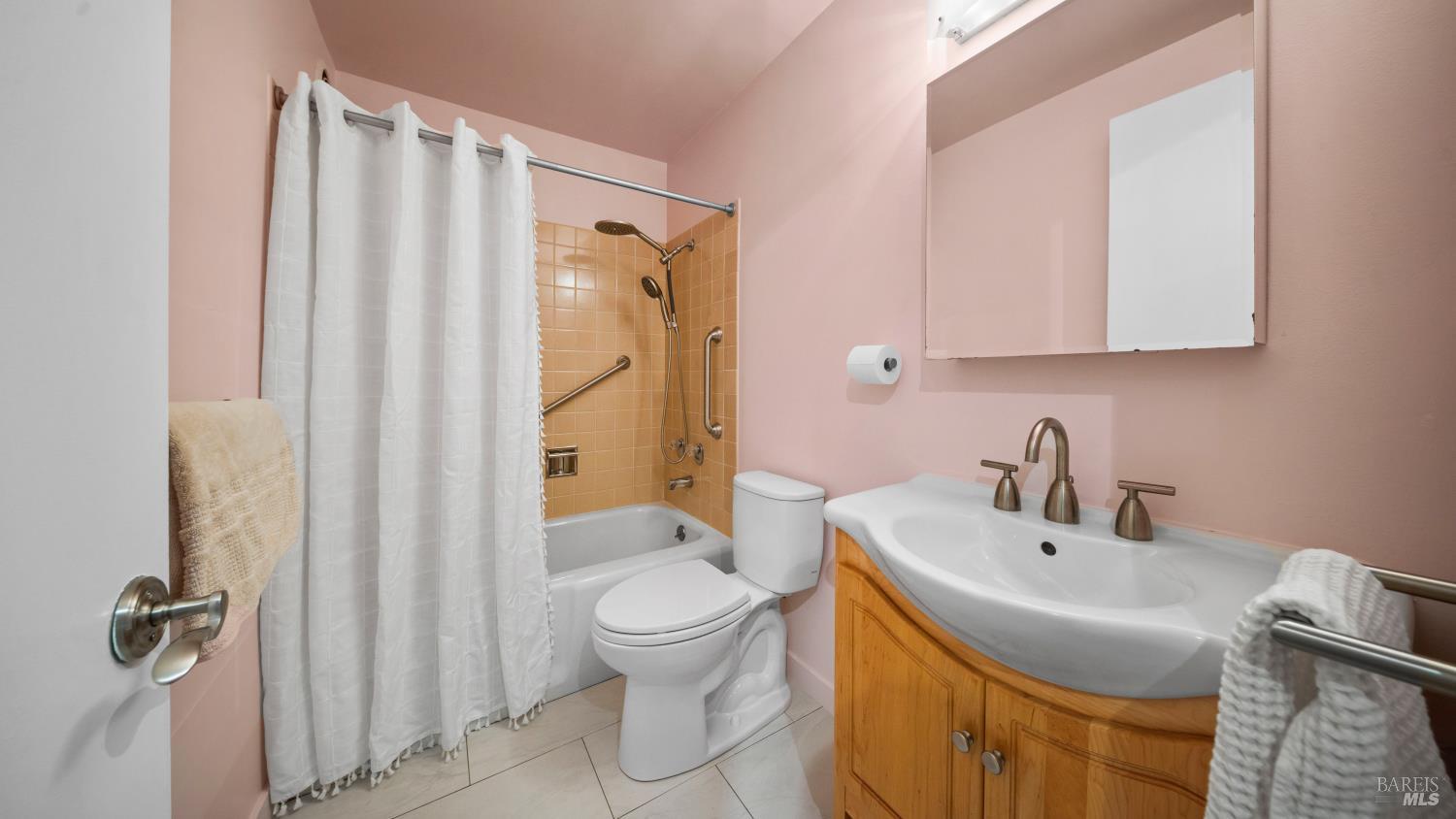 Detail Gallery Image 31 of 44 For 98 Forest Ln, San Rafael,  CA 94903 - 2 Beds | 2 Baths