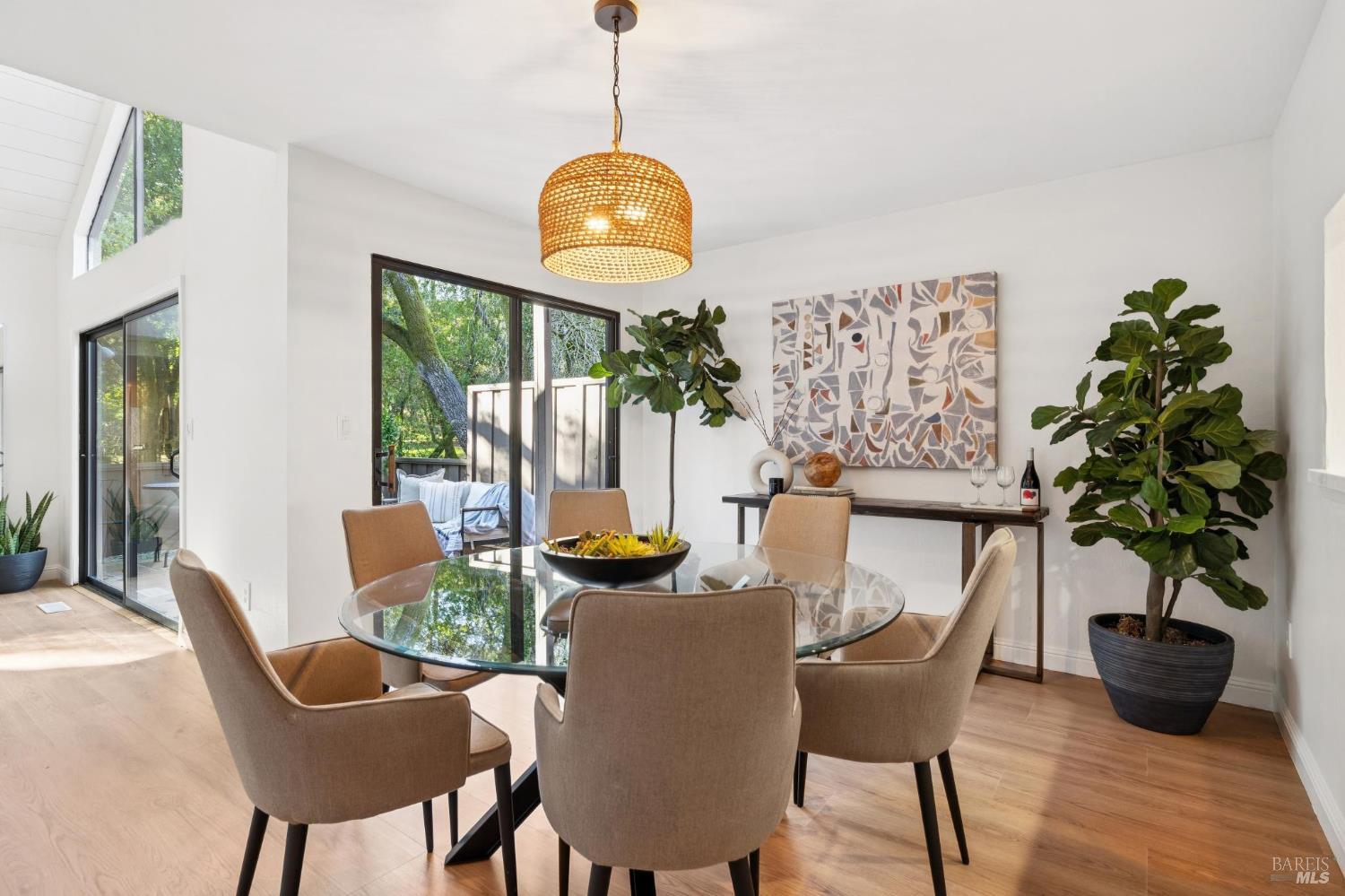 Detail Gallery Image 7 of 61 For 803 Indian Way, Novato,  CA 94949 - 3 Beds | 2 Baths