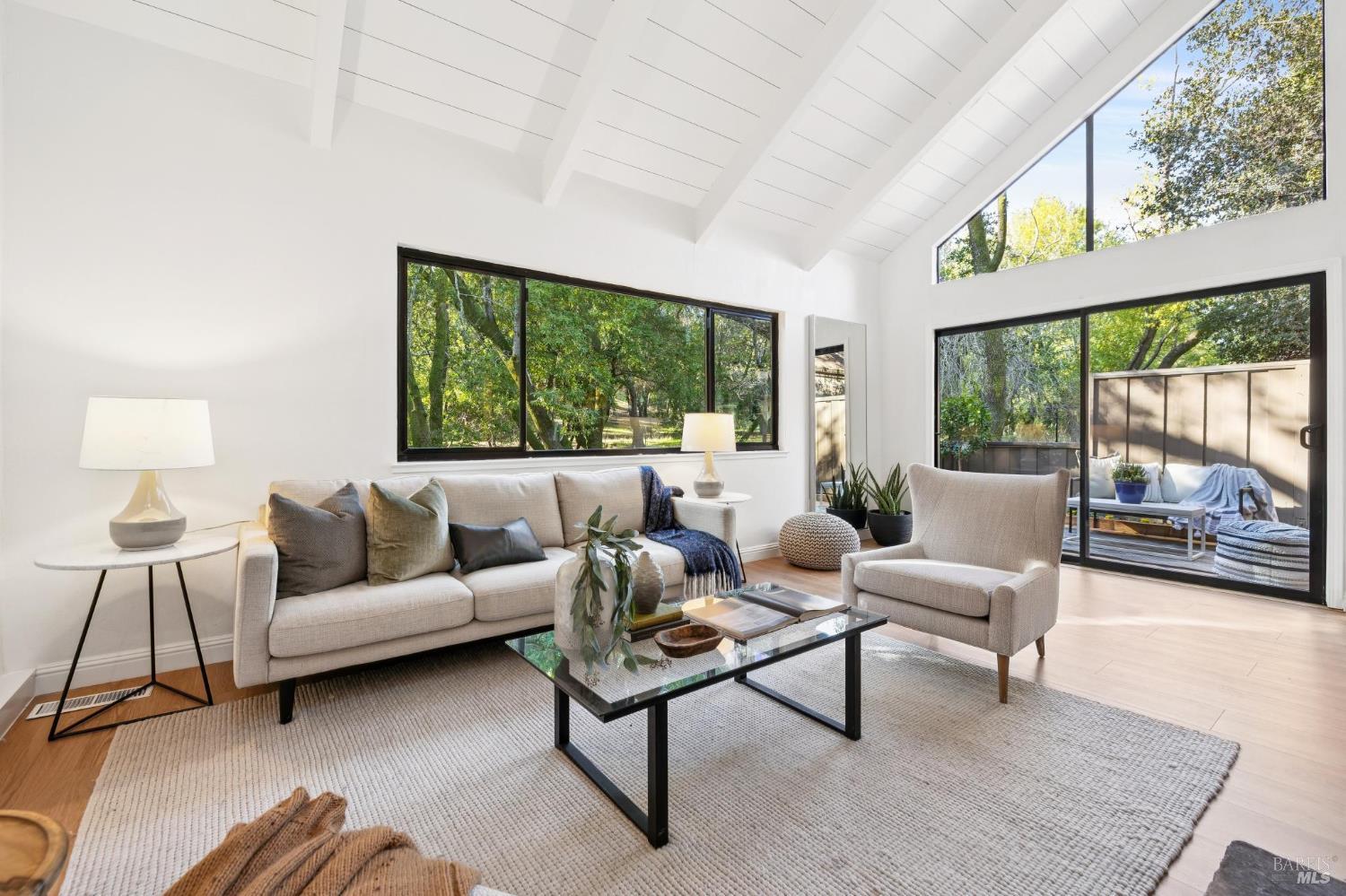 Detail Gallery Image 5 of 61 For 803 Indian Way, Novato,  CA 94949 - 3 Beds | 2 Baths