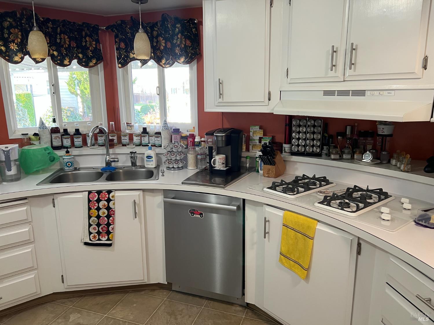 Detail Gallery Image 11 of 55 For 161 Bear Flag Rd, Sonoma,  CA 95476 - 2 Beds | 2 Baths