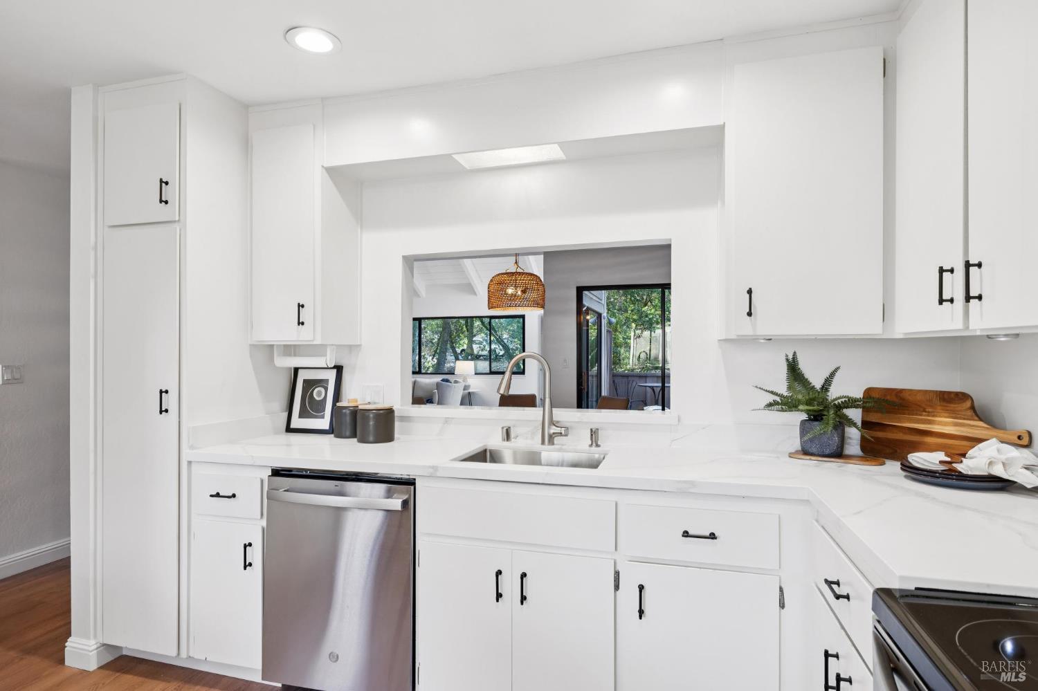 Detail Gallery Image 26 of 61 For 803 Indian Way, Novato,  CA 94949 - 3 Beds | 2 Baths