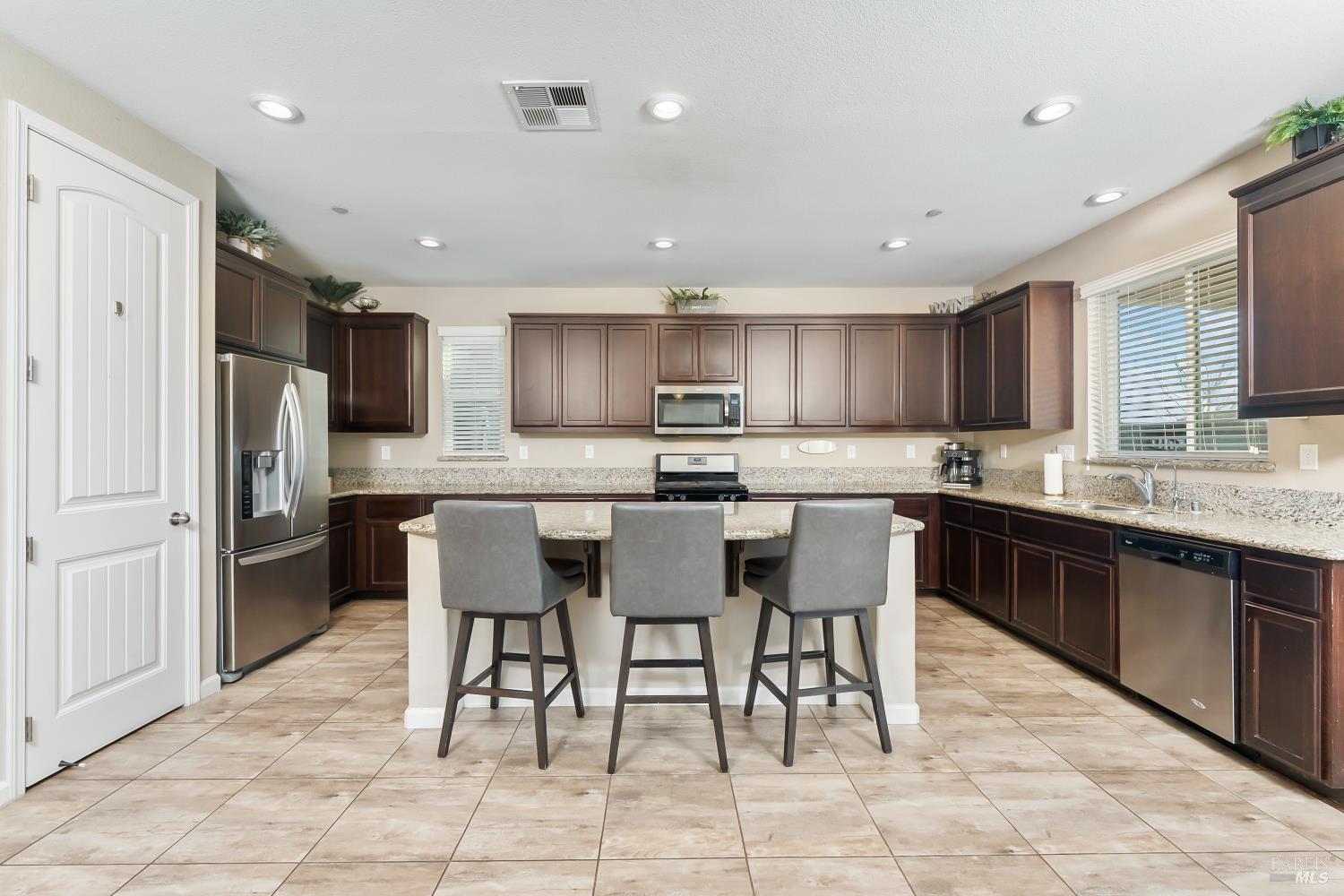 Detail Gallery Image 12 of 42 For 625 Guild Rd, Vacaville,  CA 95688 - 4 Beds | 3 Baths