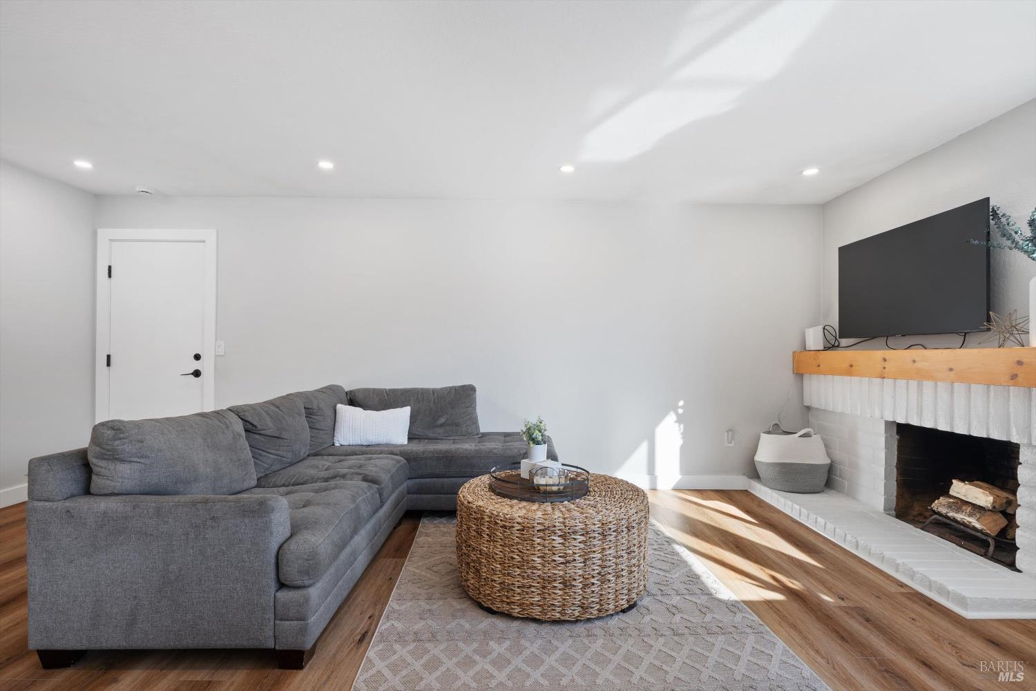 Detail Gallery Image 29 of 40 For 4472 Hollingsworth Cir, Rohnert Park,  CA 94928 - 3 Beds | 2 Baths