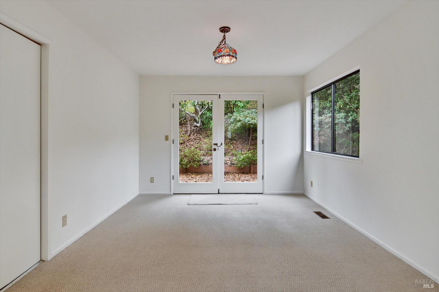 Detail Gallery Image 25 of 50 For 38 Dutch Valley Ln, San Anselmo,  CA 94960 - 4 Beds | 3 Baths