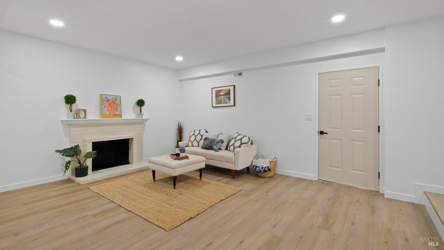 Detail Gallery Image 18 of 50 For 459 Meadowview Dr, Vacaville,  CA 95688 - 5 Beds | 3 Baths